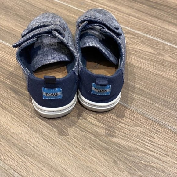 Tiny Toms Boys Lenny Denim Chambray Jeans Canvas Sneaker Shoes Size 11T - Picture 2 of 5